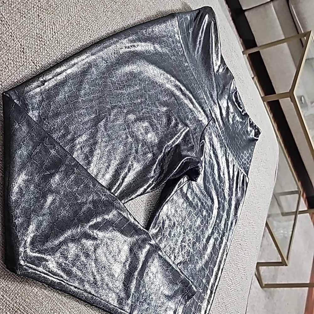 Onzie Mid Rise Leggings Metalic Mercury Foil S/M nwot